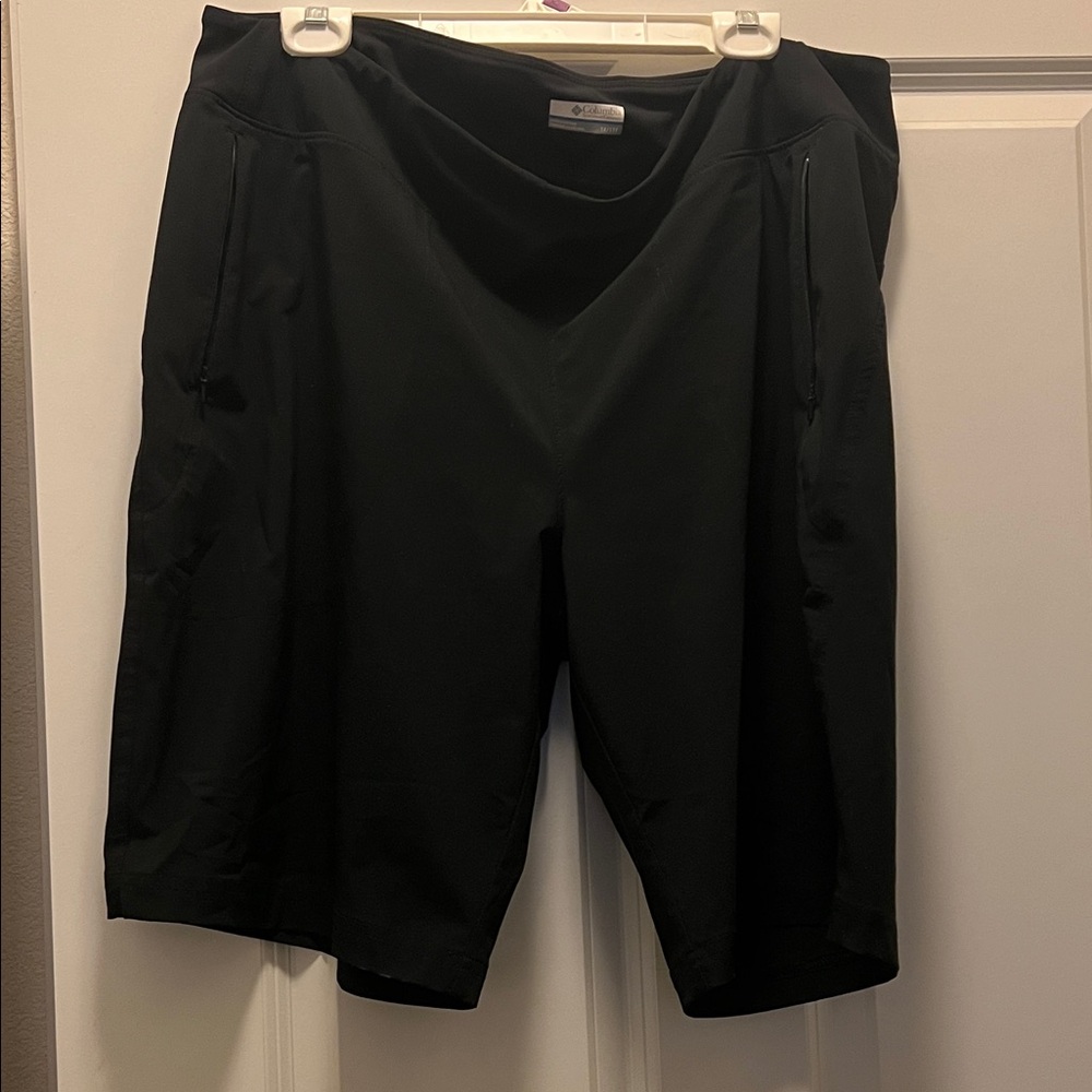ComfortFlex Black Women’s Athletic Shorts with Zip Pockets